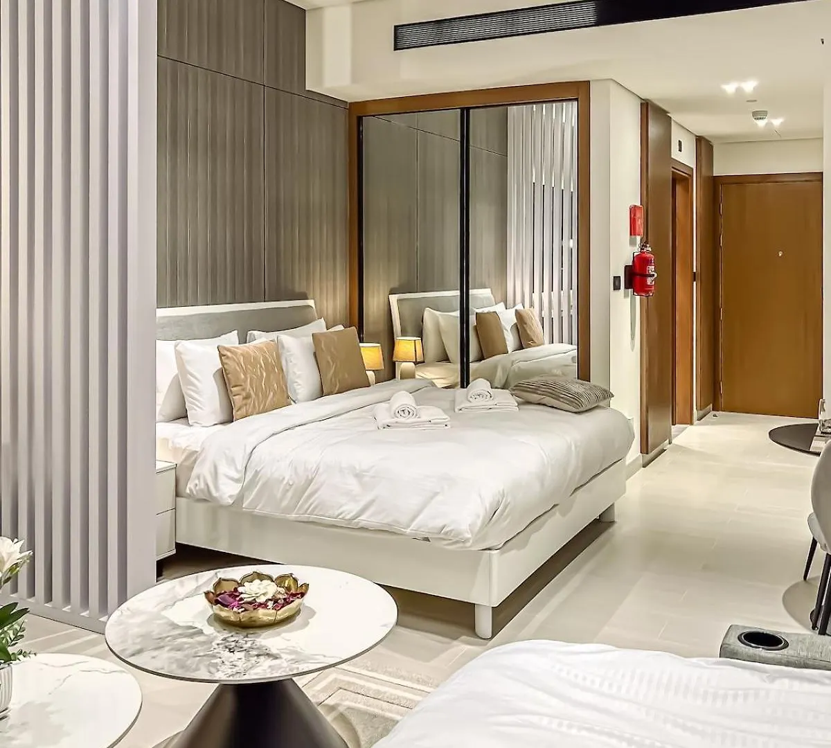 아파트 Stylish Room With Canal View 두바이